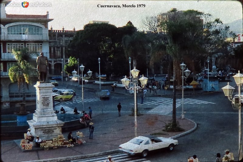 La Plaza y monumento 1979