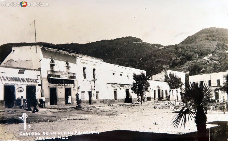 Costado de la plaza principal. ( Circulada el 22 de Marzo de 1937 ).