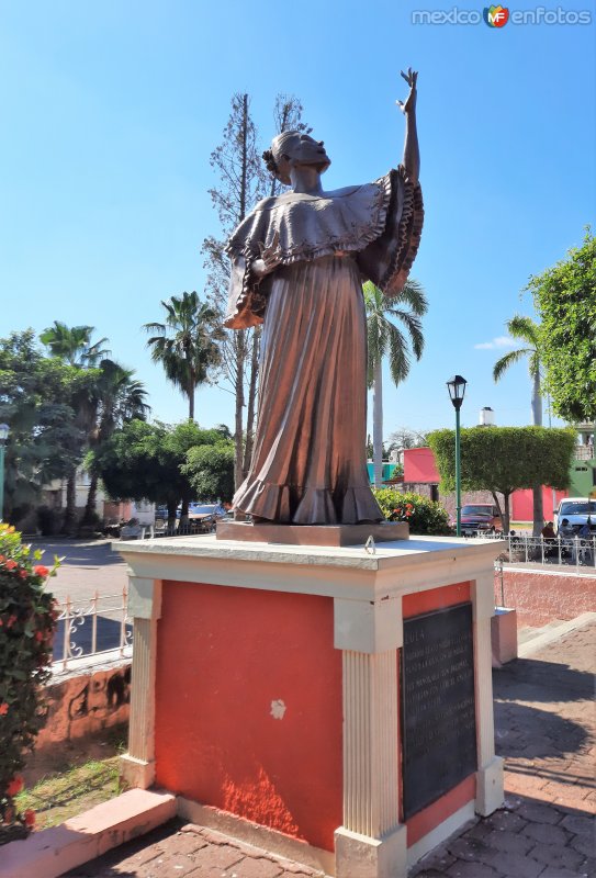 Estatua de Lola Beltran