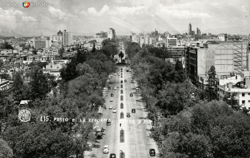 Vista del Paseo de la Reforma, hacia la Glorieta de la Palma