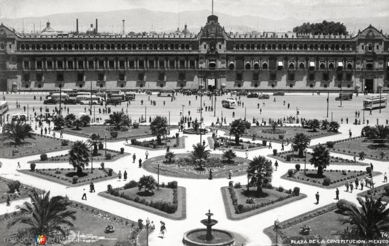 Plaza de la Constitución y Palacio Nacional