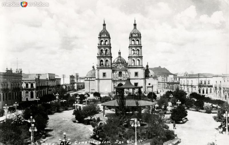 Plaza de la Constitución y Catedral de Durango