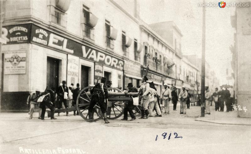 Artillería federal en la esquina de San Juan de Letrán y San Agustín (República de Uruguay) durante la Decena Trágica (1913)