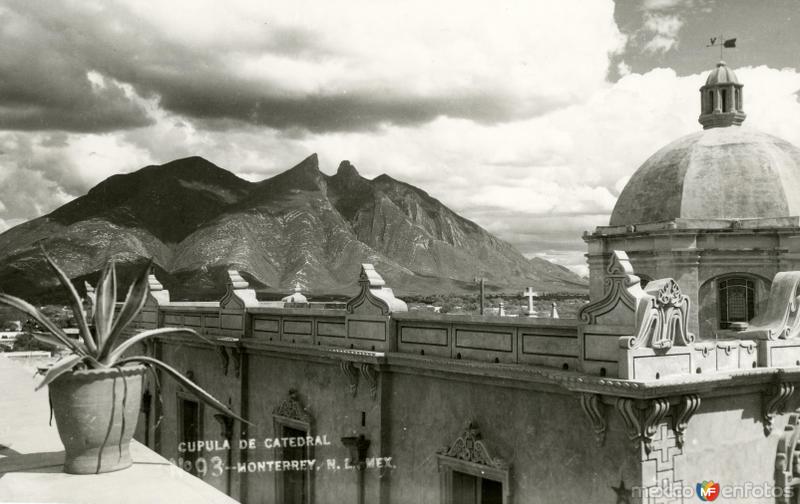Fotos de Monterrey, Nuevo León, México: Cerro de la Silla y cúpula de la Catedral