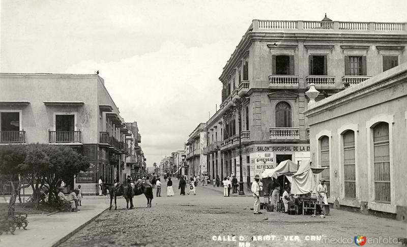Calle Mariano Arista esquina con Avenida Landero y Coss