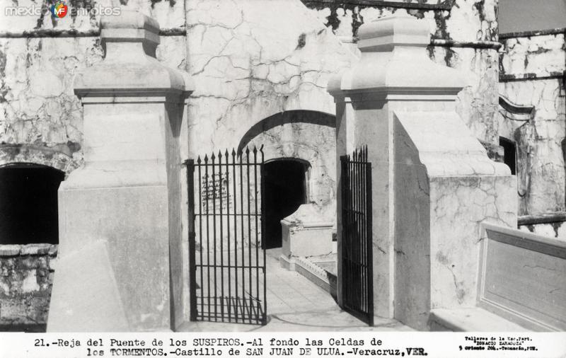 San Juan de Ulúa: Reja del puente de los suspiros, con las Celdas de los Tormentos al fondo