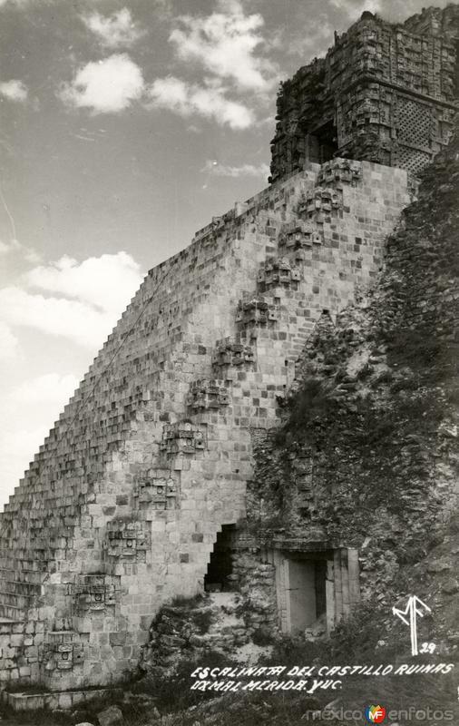 Escalinatas del Castillo