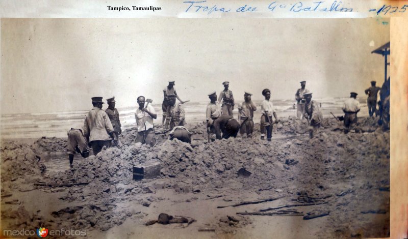 Tropa del 9 batallon del ejercito Mexicano en La playa de Miramar Tampico, Tamaulipas 1925.