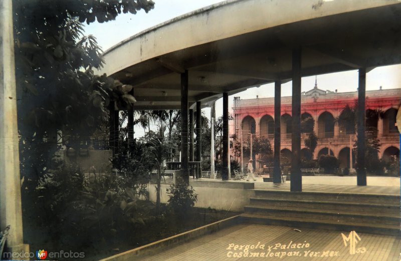 Pergola y Palacio.