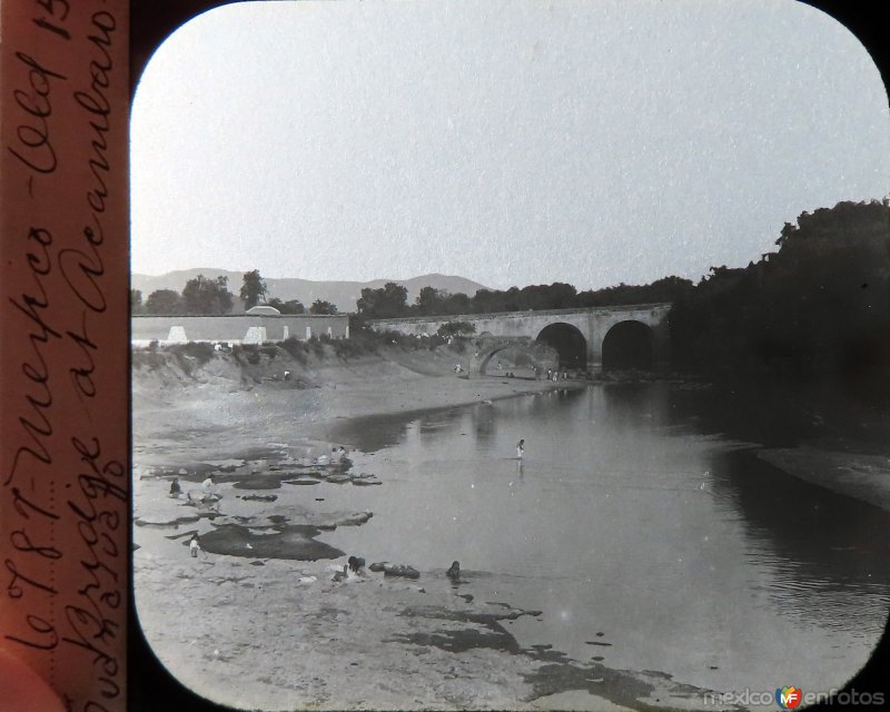 Antiguo puente por el fotografo William H. Rau.