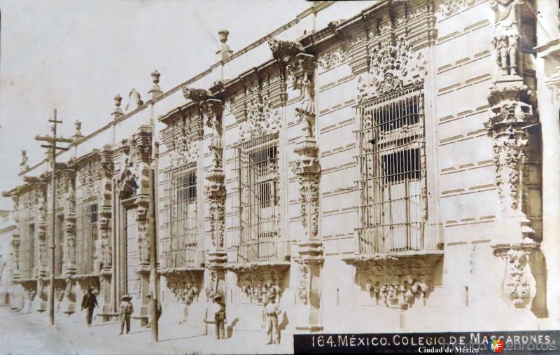 Colegio de Mascarones por el Fotógrafo Fernando Kososky. ( Circulada el 18 de Julio de 1908 ).