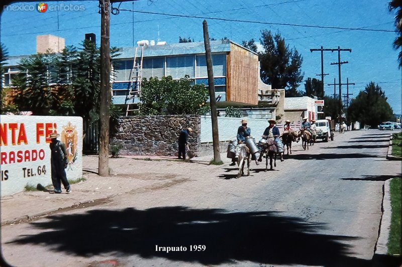 Escena callejera de Irapuato 1959 .