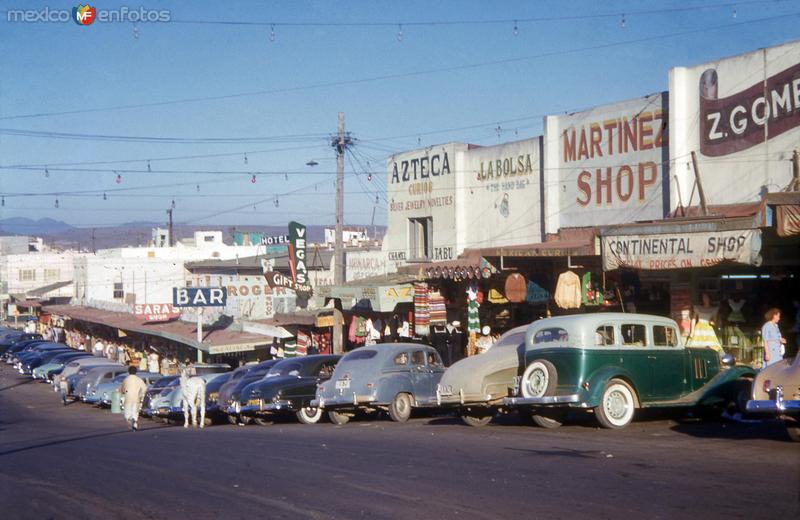 Comercios en Avenida Revolución