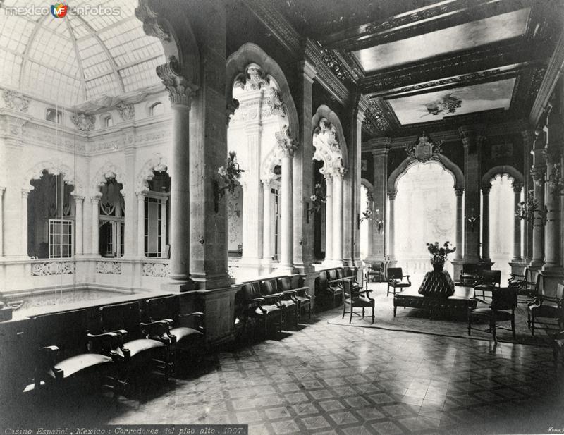 Corredores del piso alto en el Casino Español (1907)