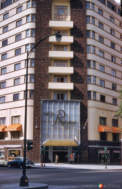 Entrada al Hotel Reforma (circa 1955)