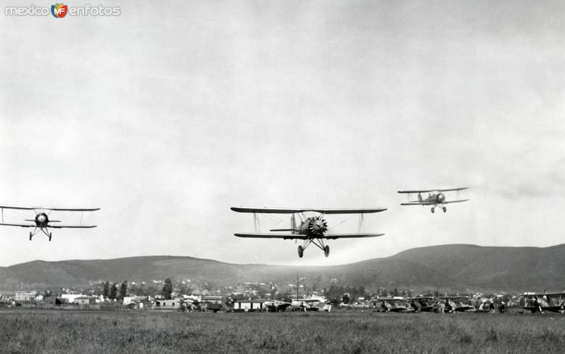 Maniobras de la Fuerza Aérea Mexicana durante la Segunda Guerra Mundial (circa 1944)