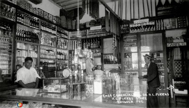 Interior de la casa comercial del Sr. A. E. Porras