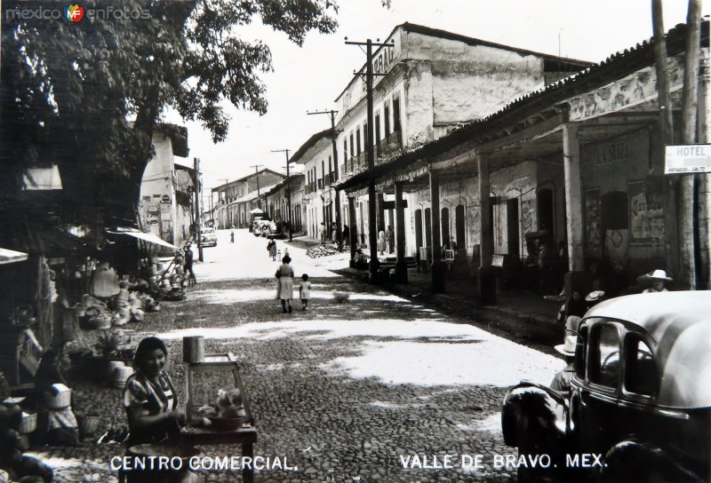 Centro comercial  ( Circulada el 11 de Agosto de 1957 ).