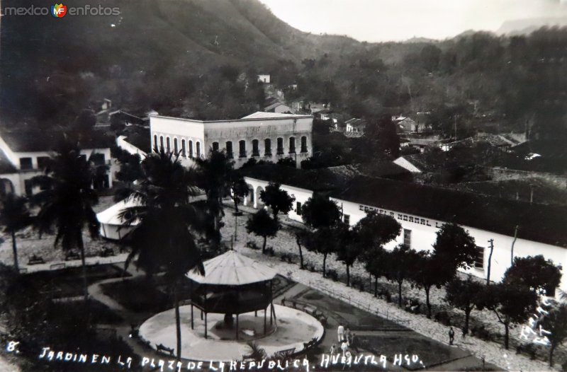 Jardin en la plaza de la Republica.