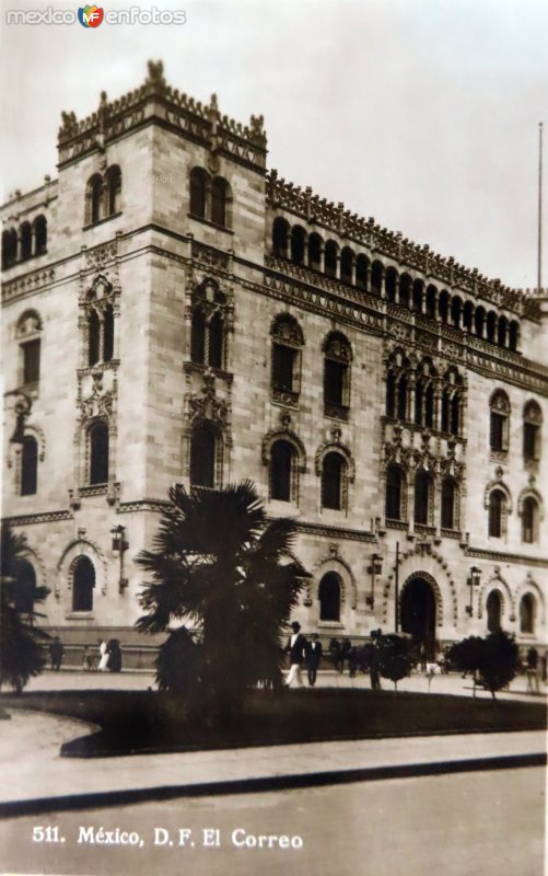 El Correo Ciudad de México por el Fotógrafo Hugo Brehme.