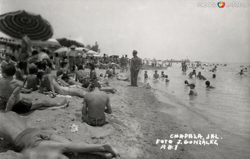 Bañistas en el Lago de Chapala