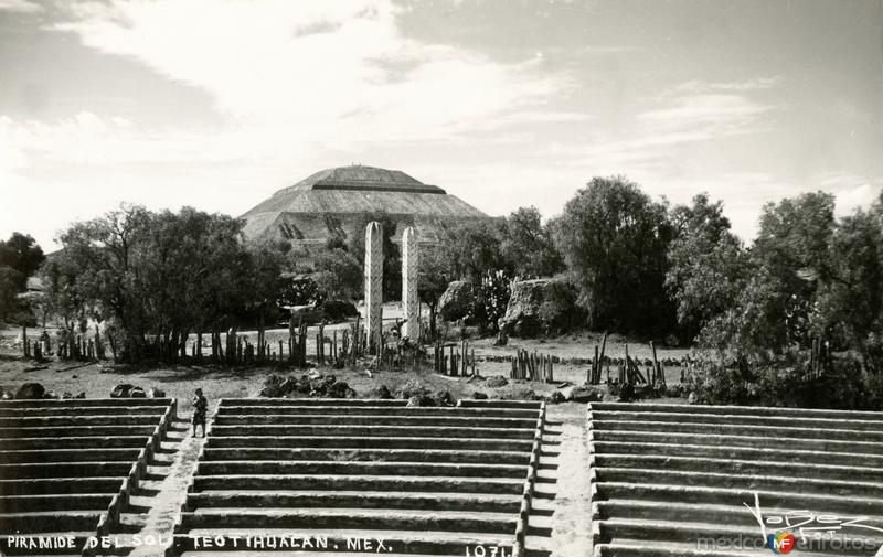 Teatro y Pirámide del Sol