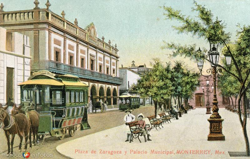 Plaza de Zaragoza y Palacio Municipal, con tranvías