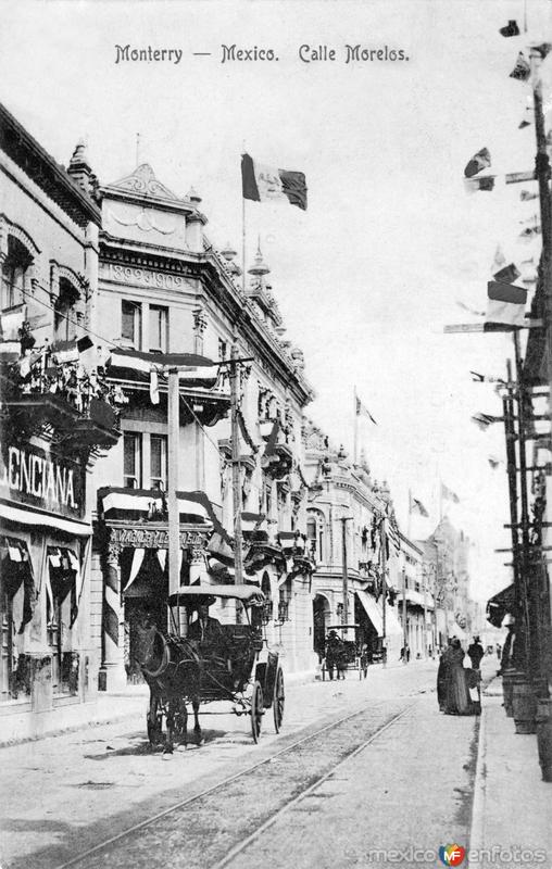 Calle Morelos durante las celebraciones del Centenario de la Independencia (1910)