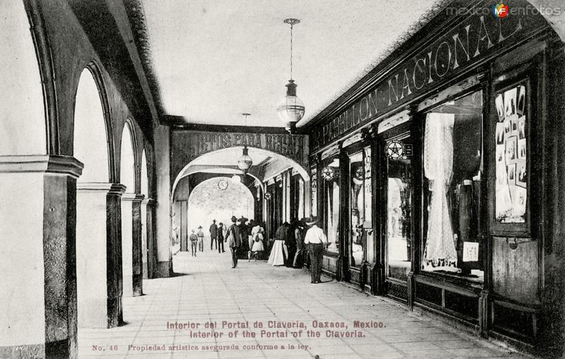 Interior del Portal de Clavería