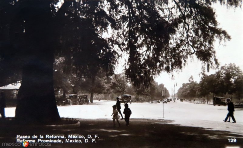 Paseo de La Reforma  ( Circulada el 25 de Febrero de 1944 ).