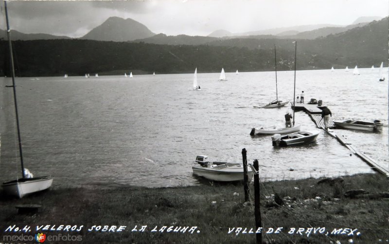 Veleros sobre la laguna.