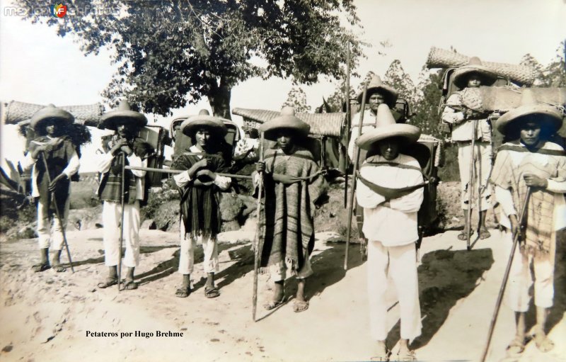 Tipos Mexicanos petateros por el Fotógrafo Hugo Brehme..