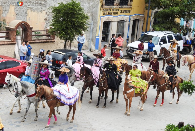 Cabalgata de Adelitas