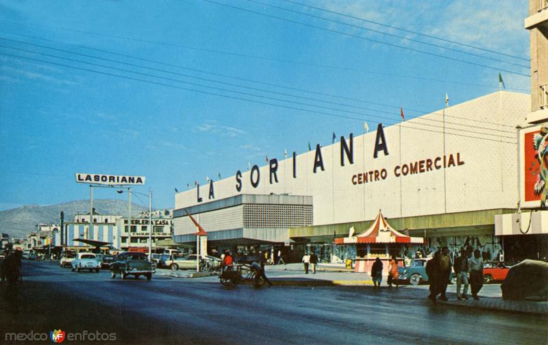 Centro Comercial La Soriana, el primero de esta cadena bajo la modalidad de plaza comercial (circa 1968)