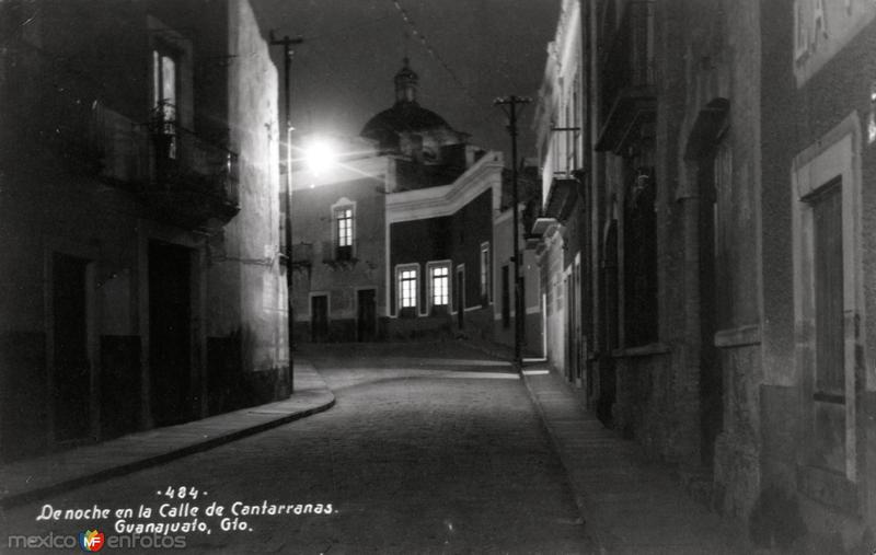 Vista nocturna de la Calle de Cantarranas