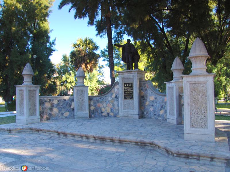 Fotos de Melchor Múzquiz, Coahuila: Monumento a benito Juárez