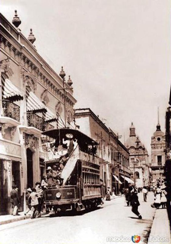 Fotos de Guadalajara, Jalisco: Tranvía en Avenida Corona (1924)