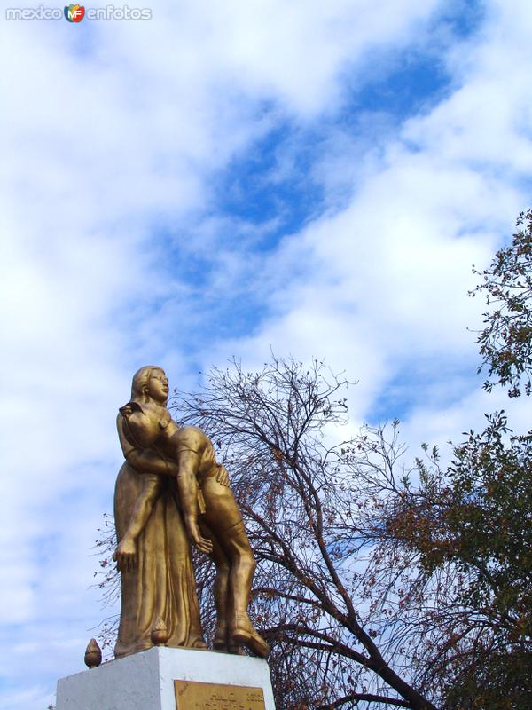 Fotos de Barroterán, Coahuila: Monumento a los mineros caídos en 1969