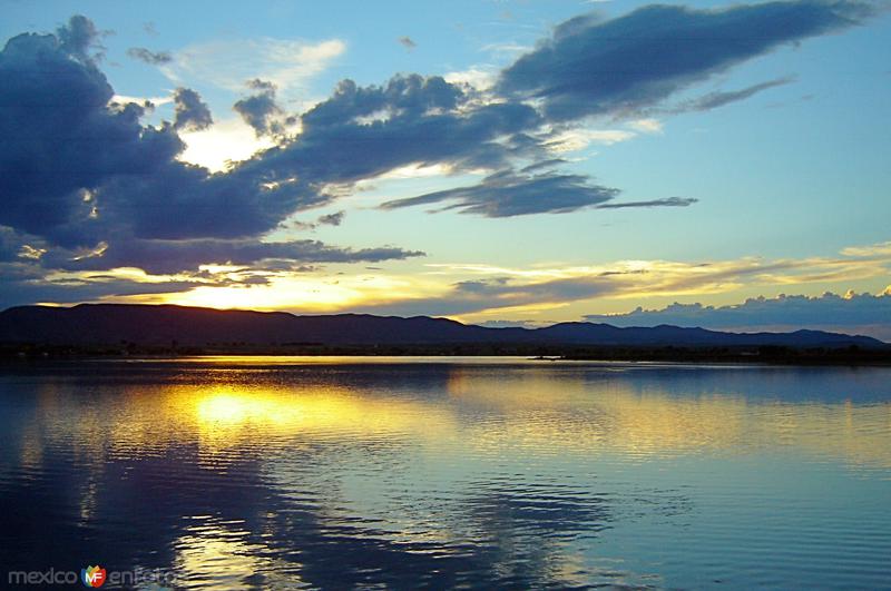 Fotos de San Francisco De Conchos, Chihuahua: Atardecer en el Lago Colina