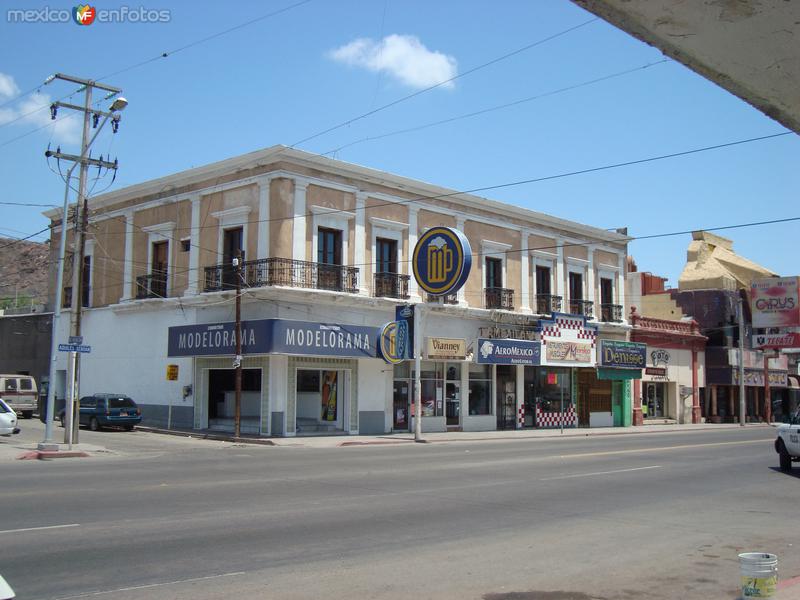 Fotos de Guaymas, Sonora: Antiguo edificio por la Serdan