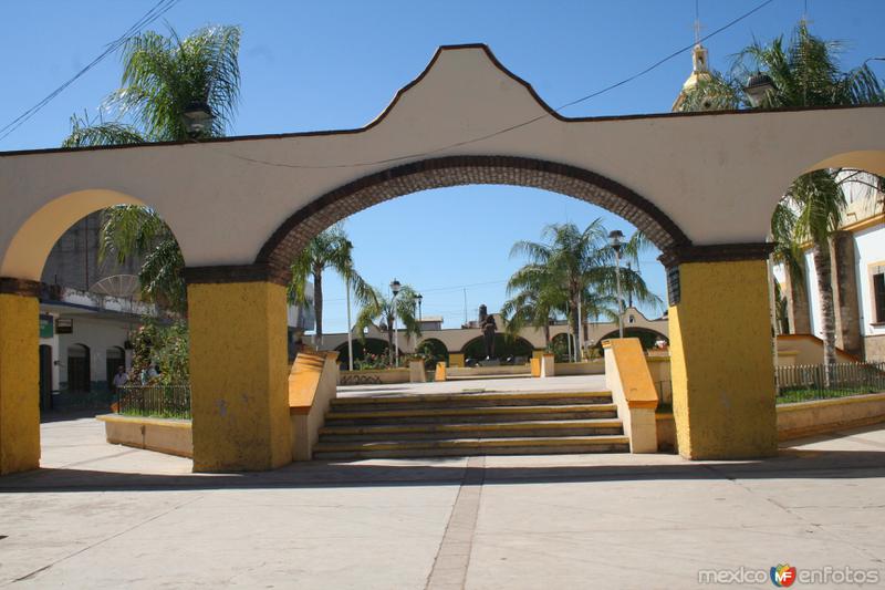 Fotos de Tecuala, Nayarit: Plaza junto a la iglesia