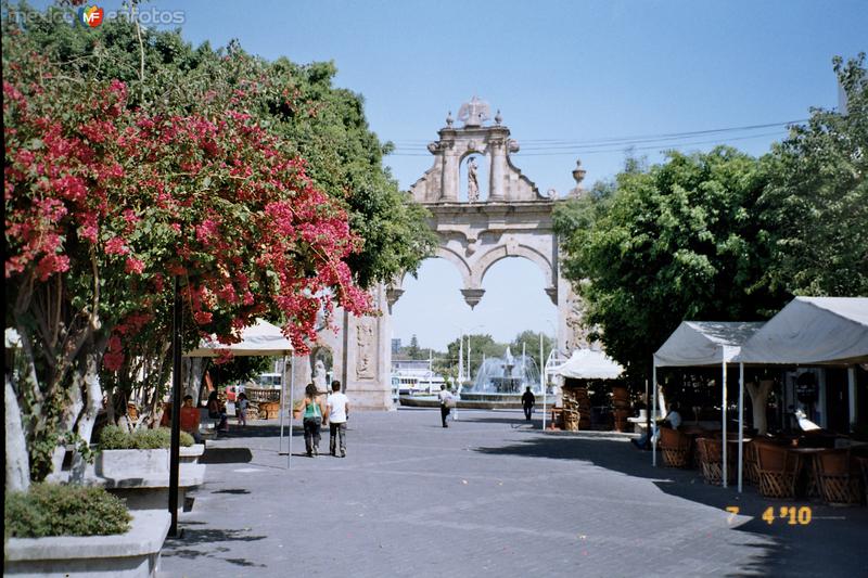 Fotos de Zapopan, Jalisco: Arcos en la entrada del andador turístico. Zapopan, Jalisco