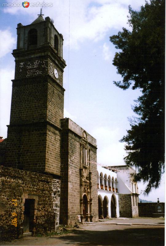 Fotos de San Andrés Calpan, Puebla: Portada del Ex-convento del siglo XVI. San Andrés Calpan, Puebla