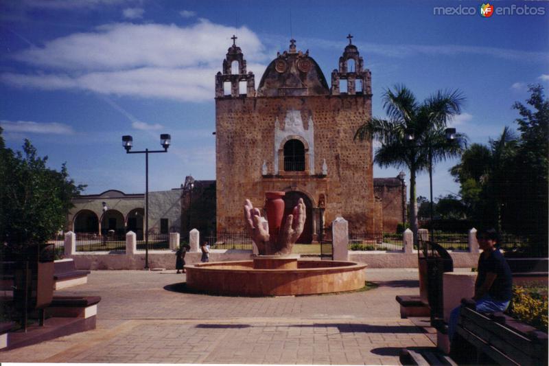Fotos de Ticul, Yucatán: Parroquia en el centro de la ciudad de Ticul, Yucatán