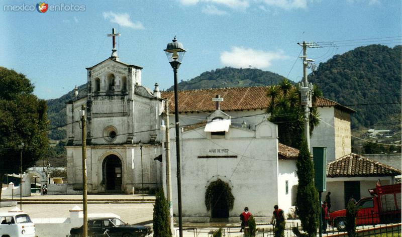 Fotos de Zinacantán, Chiapas: Atrio y Templo de San Lorenzo, siglo XVI. Zinacantán, Chiapas