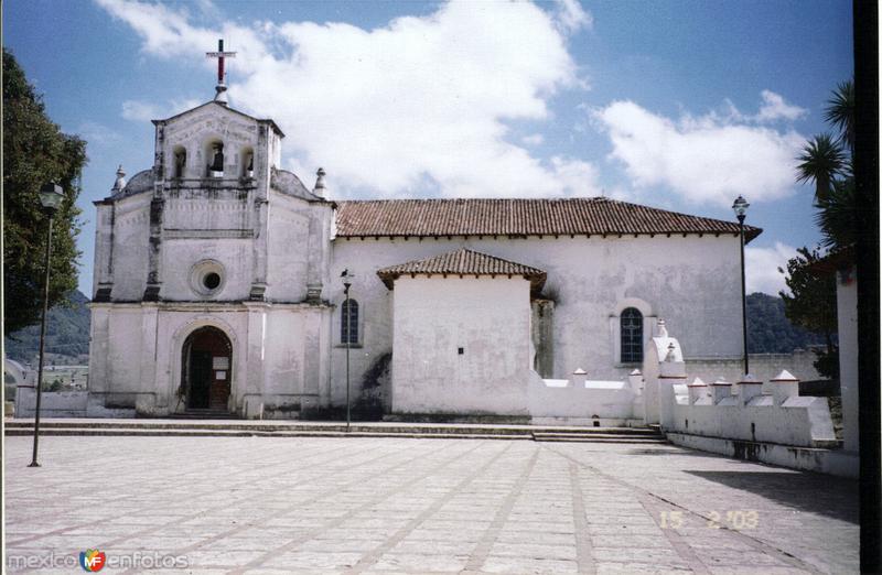 Fotos de Zinacantán, Chiapas: Fachada del templo de San Lorenzo, siglo XVI. Zinacantán, Chiapas