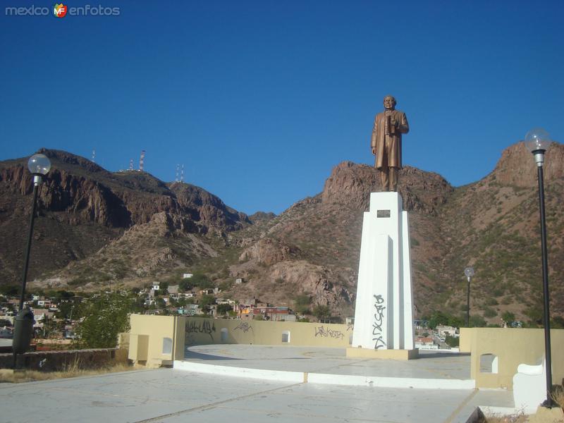 Fotos de Guaymas, Sonora: Monumento a Juarez