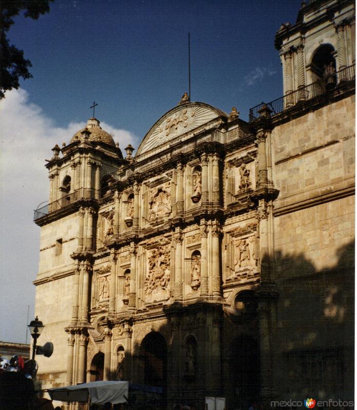 Fotos de Oaxaca, Oaxaca: La Catedral (Siglo XVII). Oaxaca de Juárez. 1996