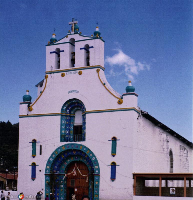 Fotos de San Juan Chamula, Chiapas: Templo de San Juán (Siglo XVI). San Juán Chamula. 2002