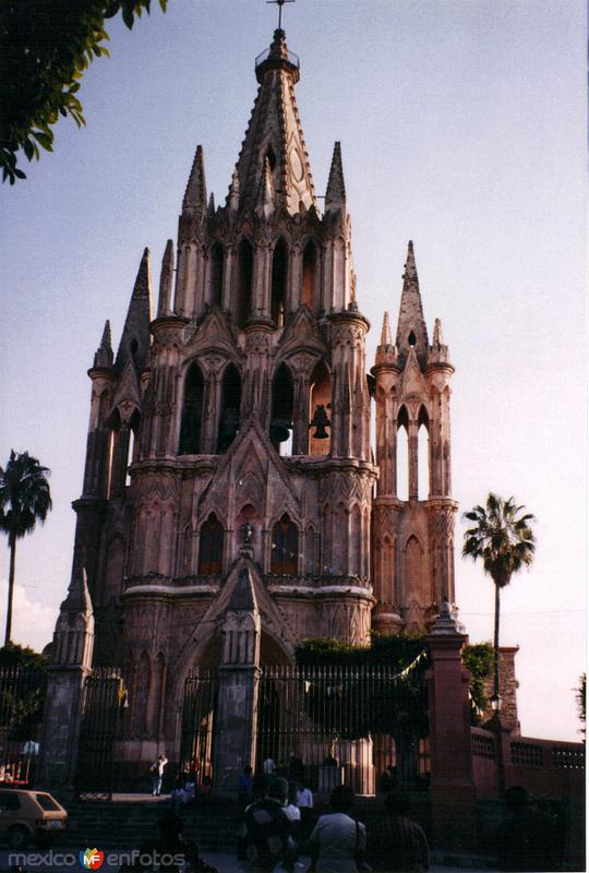Fotos de San Miguel De Allende, Guanajuato: Parroquia de San Miguel Arcángel (Siglo XVII). San Miguel de Allende. 2001